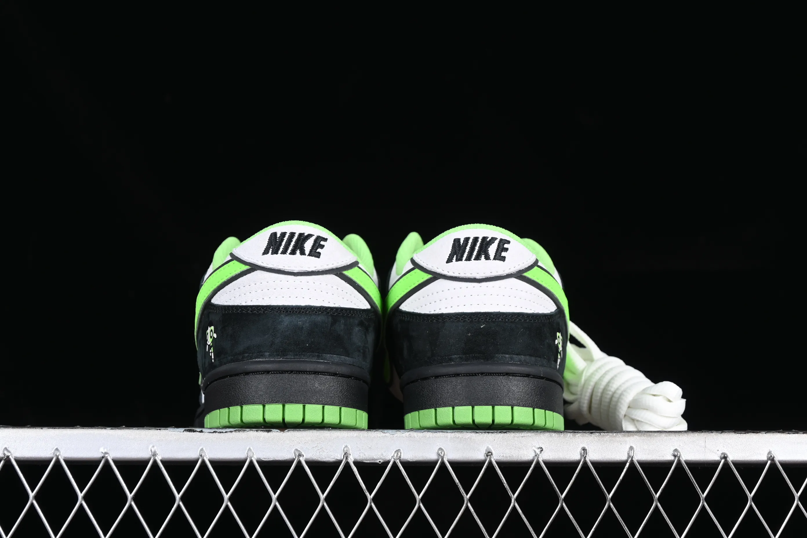 All Categories Nk SB Dunk Series Nk SB Dunk Low Low-top sneakers The Powerpuff Girls x Nk Dunk SB Low Powerpuff Girls joint black and green SB low-top casual sneakers GP5532-063